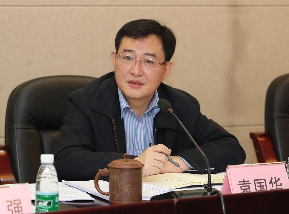 袁国华简历：广西人社厅副厅长袁国华，曾任广西党委副秘书长，贺州市委常委、常务副市长，防城港市委常委、组织部部长