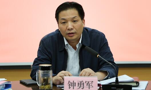 钟勇军简历：桂林市委常委、组织部部长钟勇军，曾任河池市委常委、组织部部长