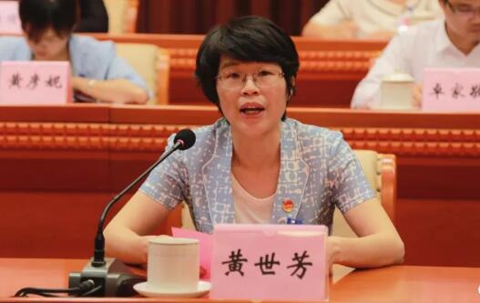 黄世芳简历：中国驻毛里求斯大使黄世芳，曾任来宾市委常委、宣传部部长、副市长，东兴市长