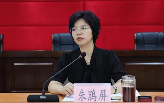 朱鹃屏简历：桂林市灵川县委书记朱鹃屏，曾任桂林市委宣传部副部长、全州县委书记