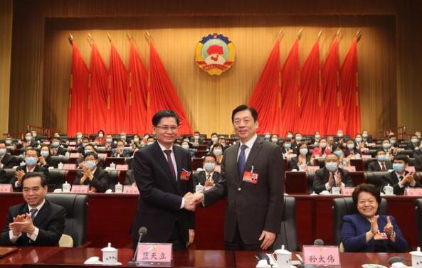 孙大伟当选广西自治区政协主席，蓝天立不再担任，严朝君、王乃学、黄洲、何辛幸为政协副主席（孙大伟简历）