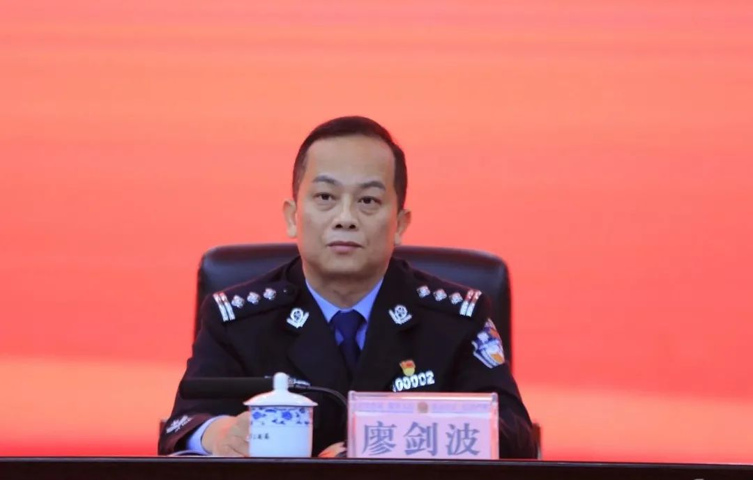 廖剑波简历：柳州市副市长、公安局局长廖剑波，曾任来宾市副市长、公安局局长