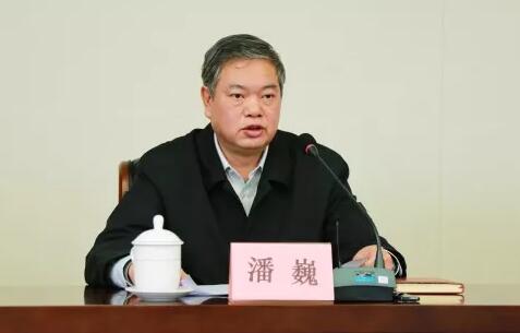 潘巍简历：广西政协港澳台侨和外事委员会副主任潘巍，曾任广西发改委党组书记、质监局局长、交通厅厅长