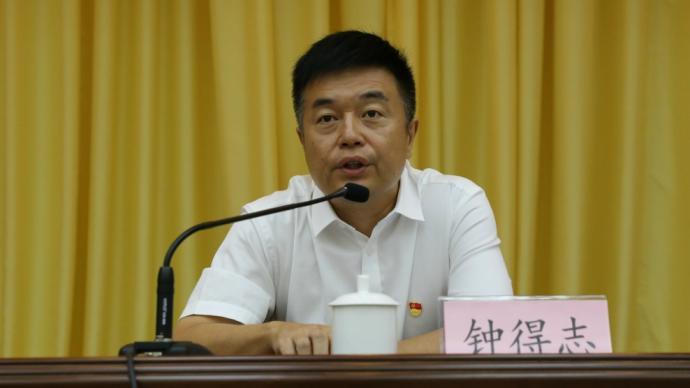 钟得志简历：广西自治区人民政府党组成员、秘书长钟得志，曾任广西纪委副书记，贺州市委副书记，玉林副市长