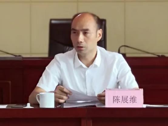 陈展维简历：贺州市政府秘书长陈展维，曾任贺州市城市管理局局长，八步区委副书记、区长