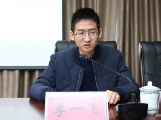 李一飞简历：桂林市政府秘书长李一飞，曾任桂林市委副秘书长，灵川县委常委、组织部部长，龙胜县委常委、宣传部部长、副县长