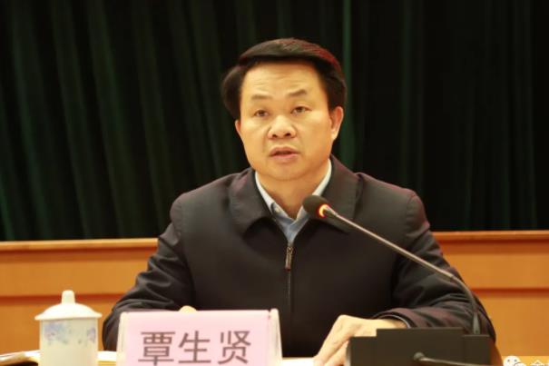 覃生贤简历：河池农机中心主任覃生贤被查，曾任金城江区委书记、区长、天峨县副书记