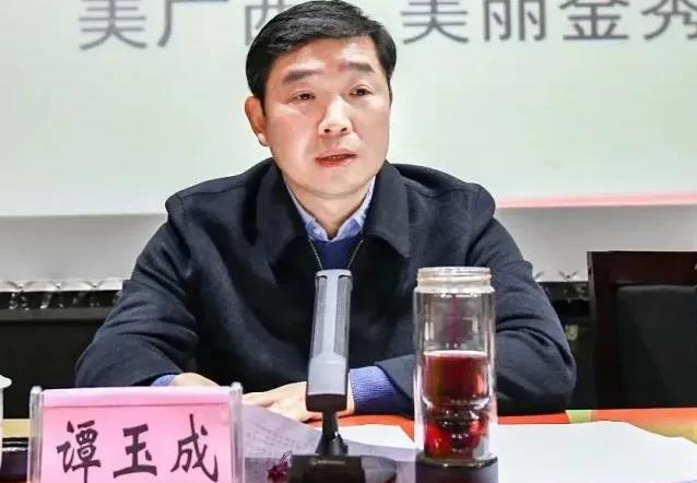 谭玉成简历：来宾市金秀县委书记谭玉成，曾任资源县委副书记、县长，平乐县常务副县长