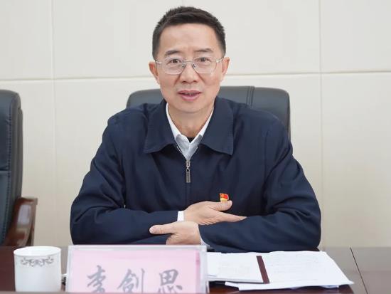 李剑思简历：广西网信办副主任李剑思，曾任广西党委宣传部部务委员，贺州市委常委、宣传部部长