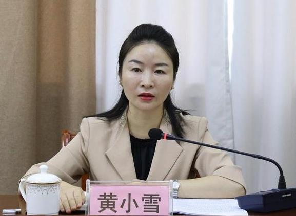 黄小雪简历：桂林市阳朔县委副书记、县长黄小雪，曾任桂林宣传部副部长，叠彩区委副书记、区长，灌阳县副县长